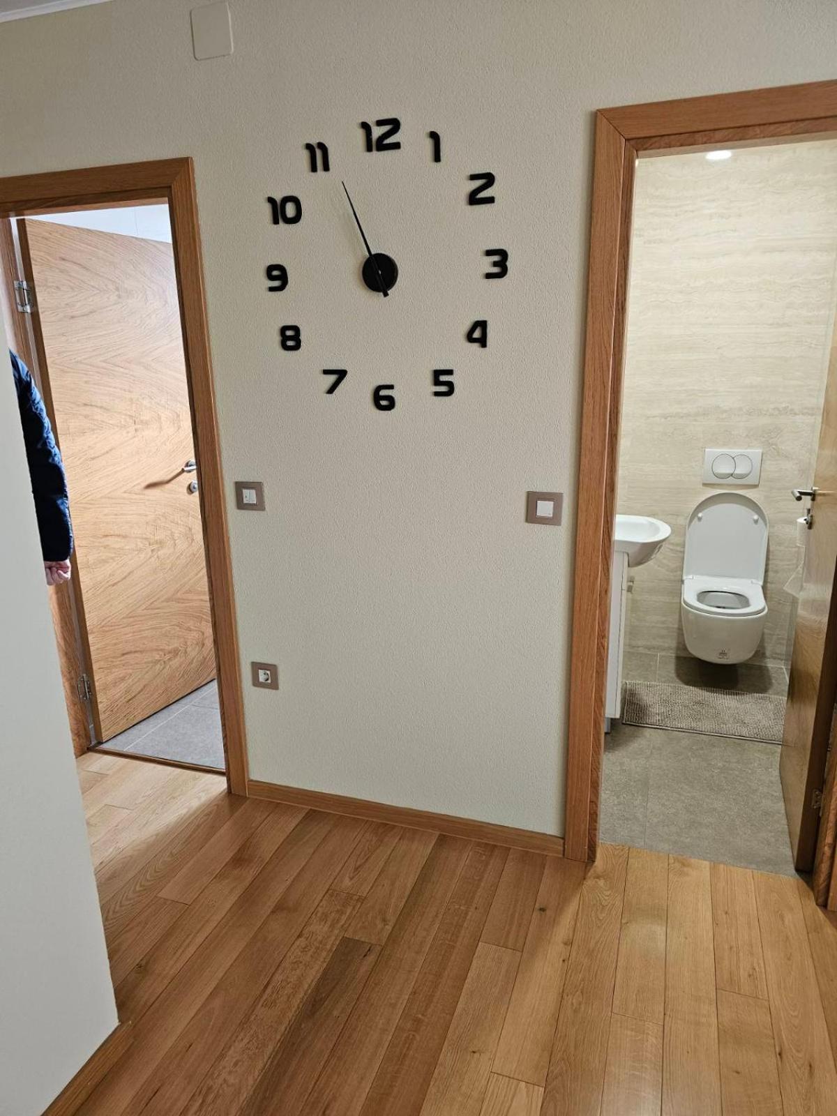Apartman Centar Bulevar Ex Sa Garazom バニャ・ルカ エクステリア 写真