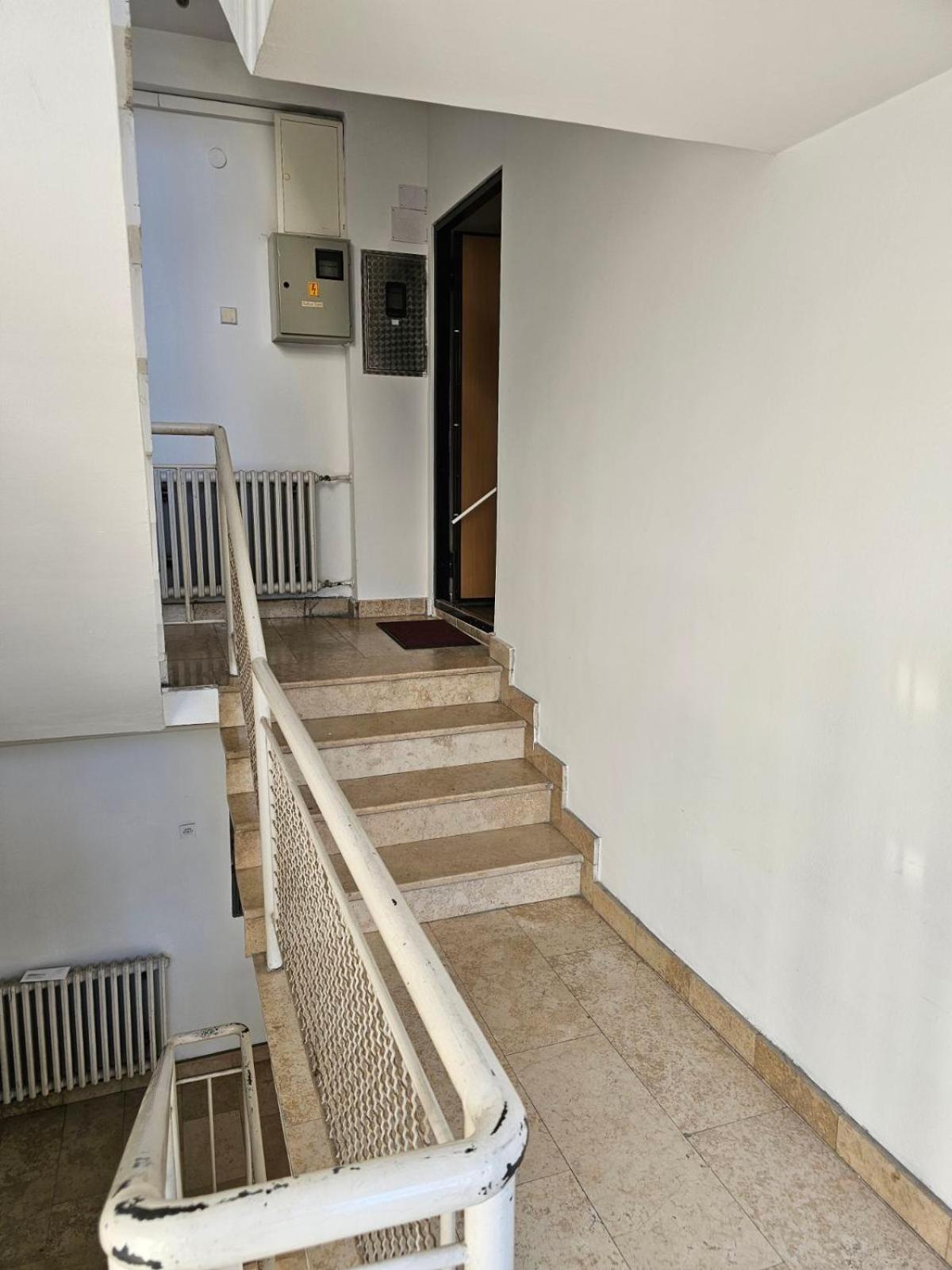 Apartman Centar Bulevar Ex Sa Garazom バニャ・ルカ エクステリア 写真