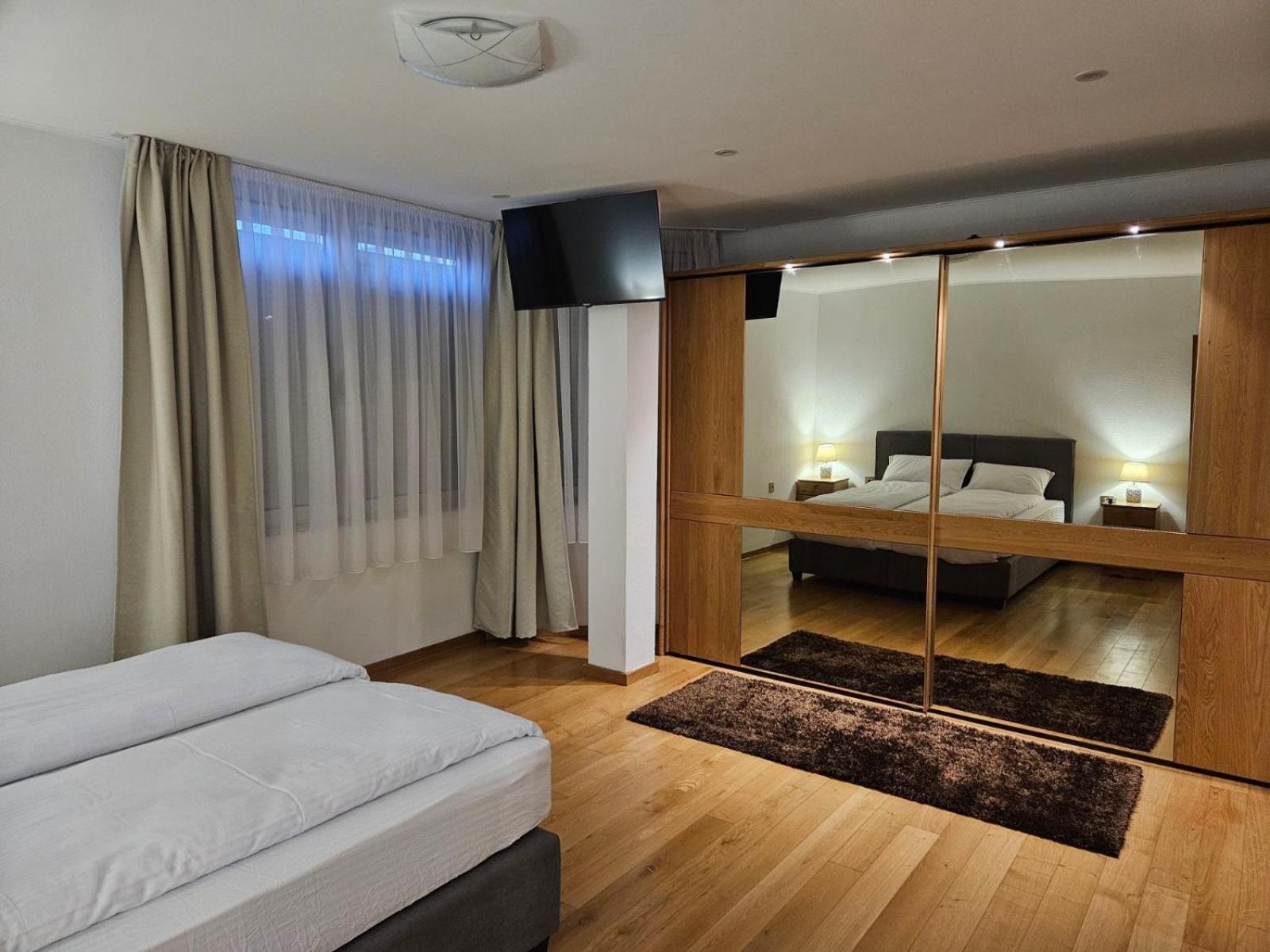Apartman Centar Bulevar Ex Sa Garazom バニャ・ルカ エクステリア 写真