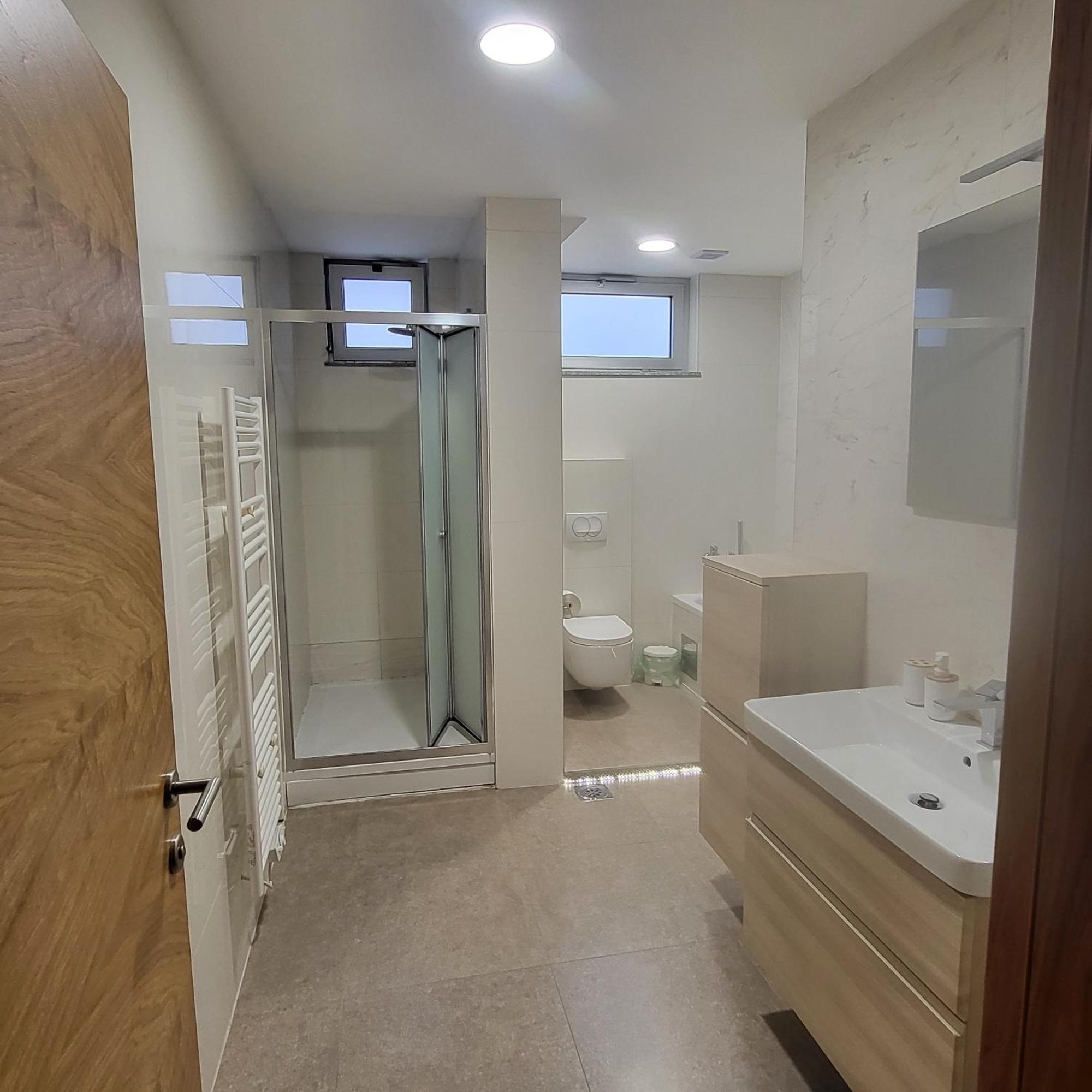 Apartman Centar Bulevar Ex Sa Garazom バニャ・ルカ エクステリア 写真