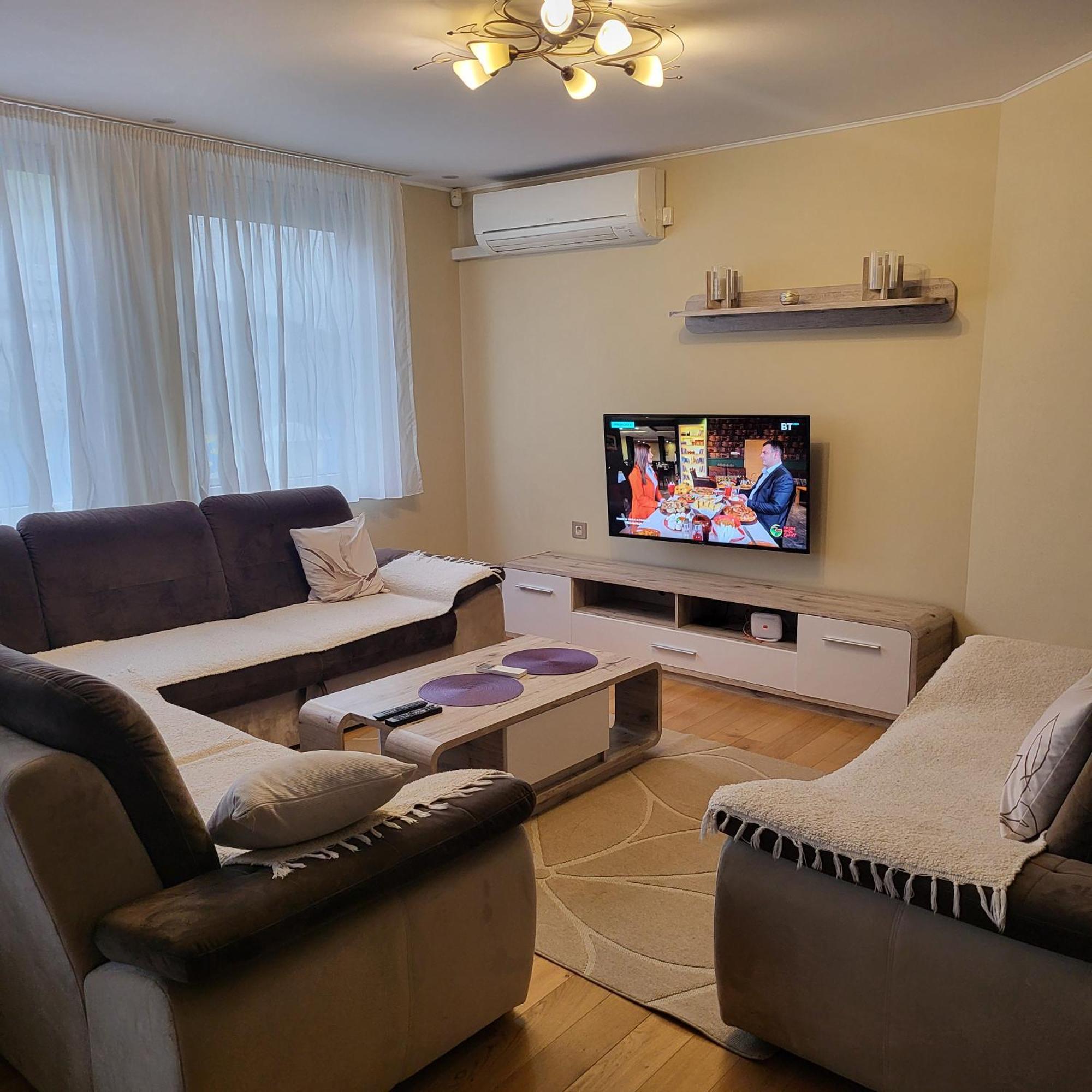 Apartman Centar Bulevar Ex Sa Garazom バニャ・ルカ エクステリア 写真